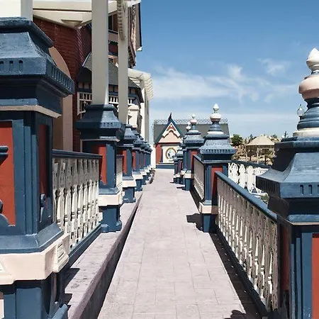 Portaventura Roulette - Includes Unlimited Access To Portaventura Park & 1 Access To Ferrari Land فندق
